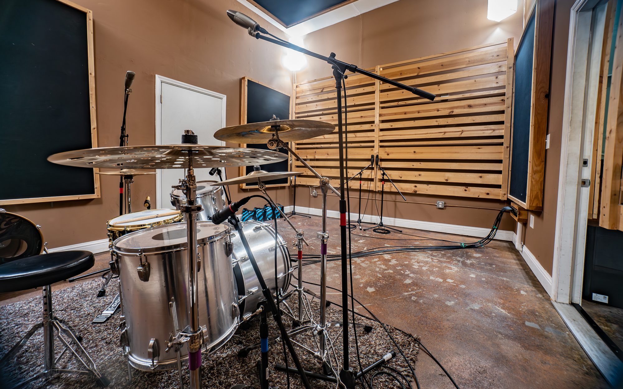 Panda East live room, wide view