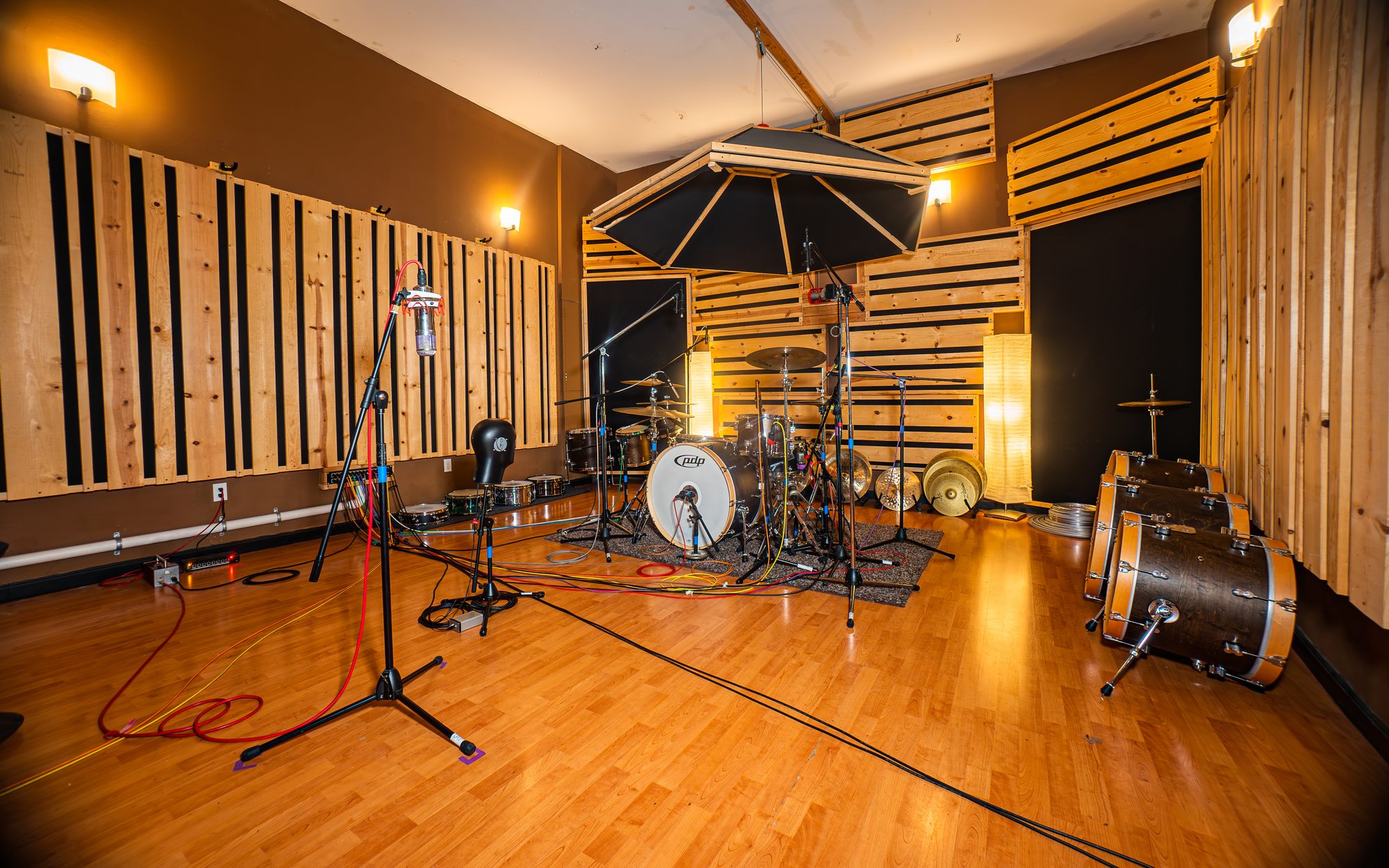 Panda West live room, wide view